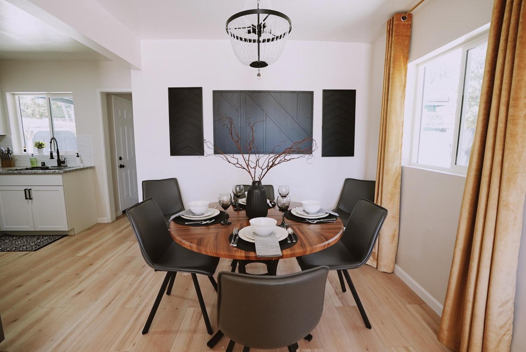 Centrally Located! Remodeled! Huge Backyard! The White House Albuquerque Zewnętrze zdjęcie